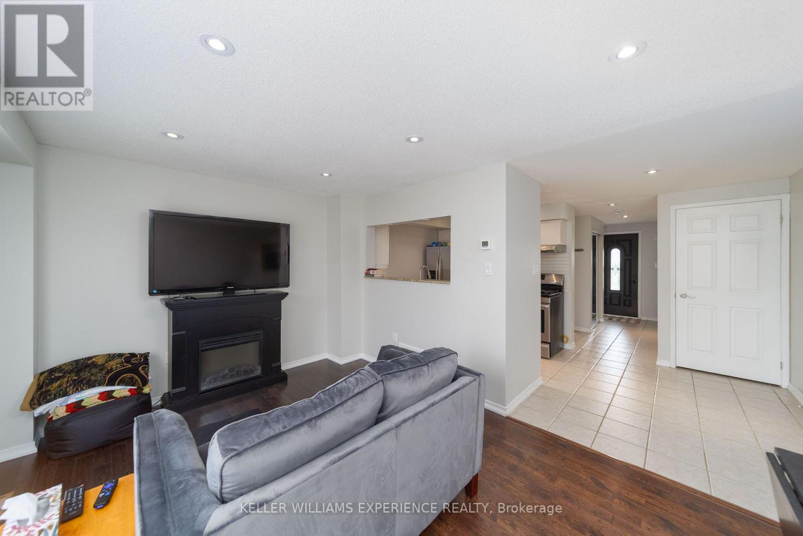 12 Monarchy Street, Barrie, Ontario  L4M 7K2 - Photo 8 - S13671358