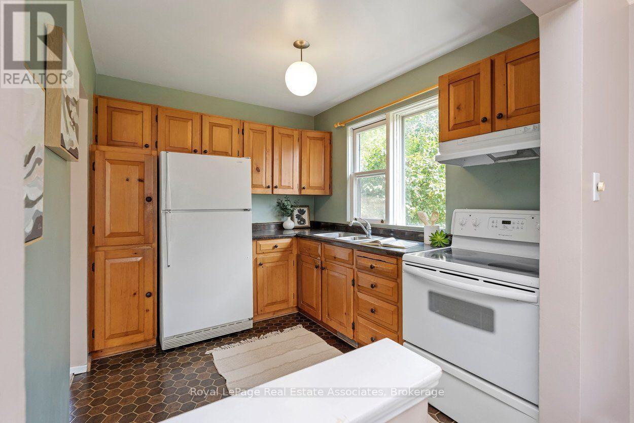 64 Mcintyre Crescent, Halton Hills, Ontario  L7G 1N3 - Photo 12 - W13671336