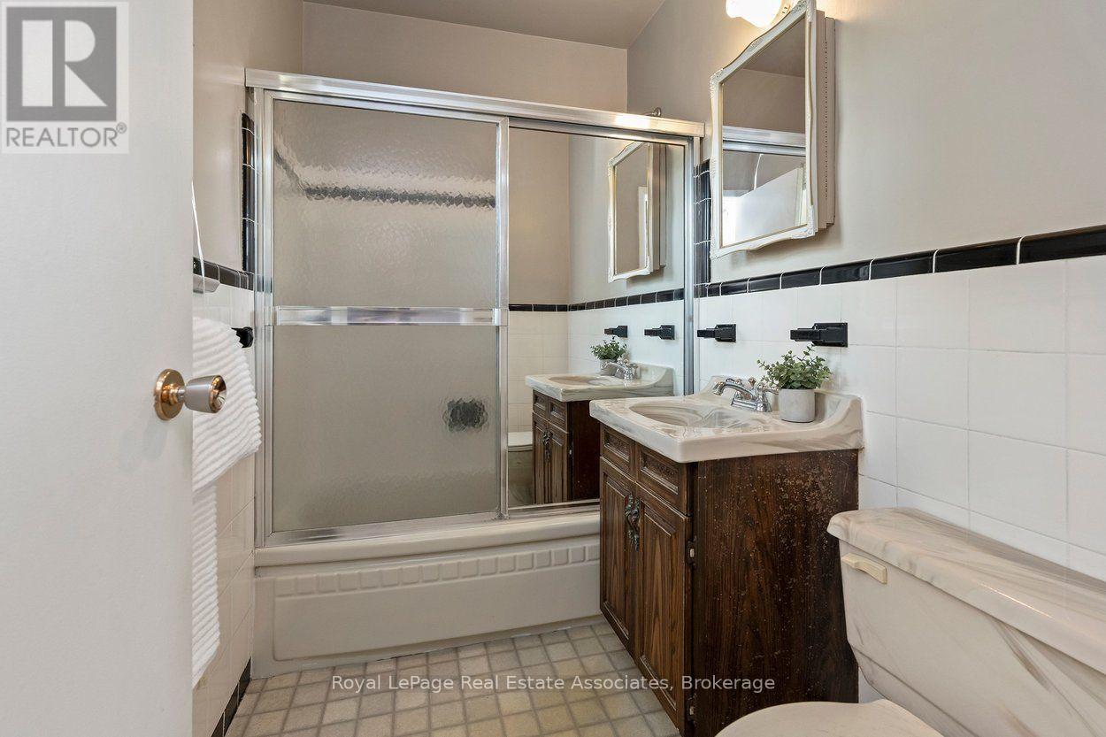 64 Mcintyre Crescent, Halton Hills, Ontario  L7G 1N3 - Photo 19 - W13671336