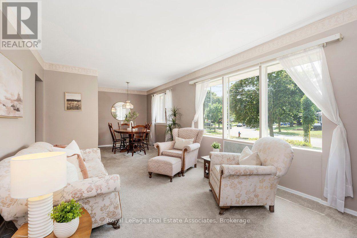 64 Mcintyre Crescent, Halton Hills, Ontario  L7G 1N3 - Photo 6 - W13671336