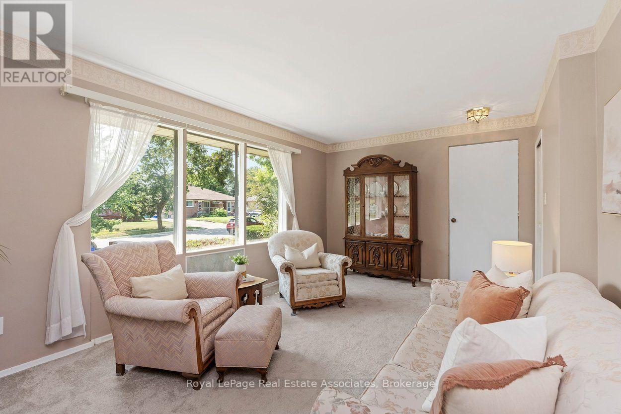64 Mcintyre Crescent, Halton Hills, Ontario  L7G 1N3 - Photo 7 - W13671336