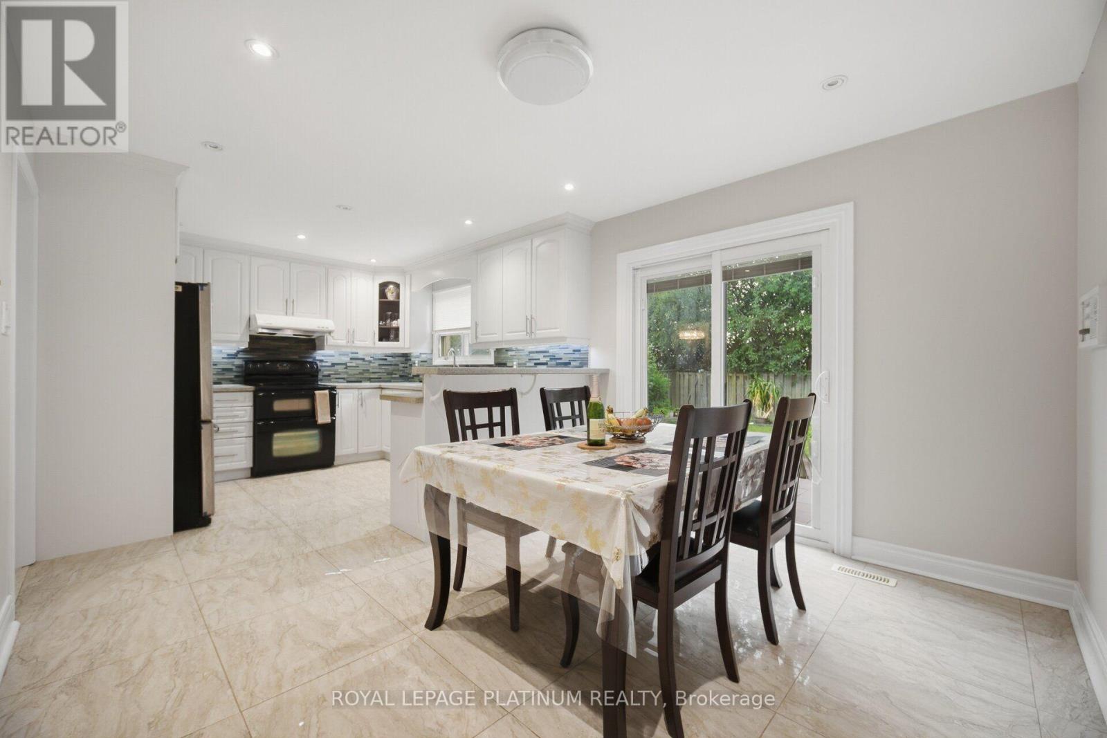 2542 Pollard Drive, Mississauga, Ontario  L5C 3H1 - Photo 15 - W13671352
