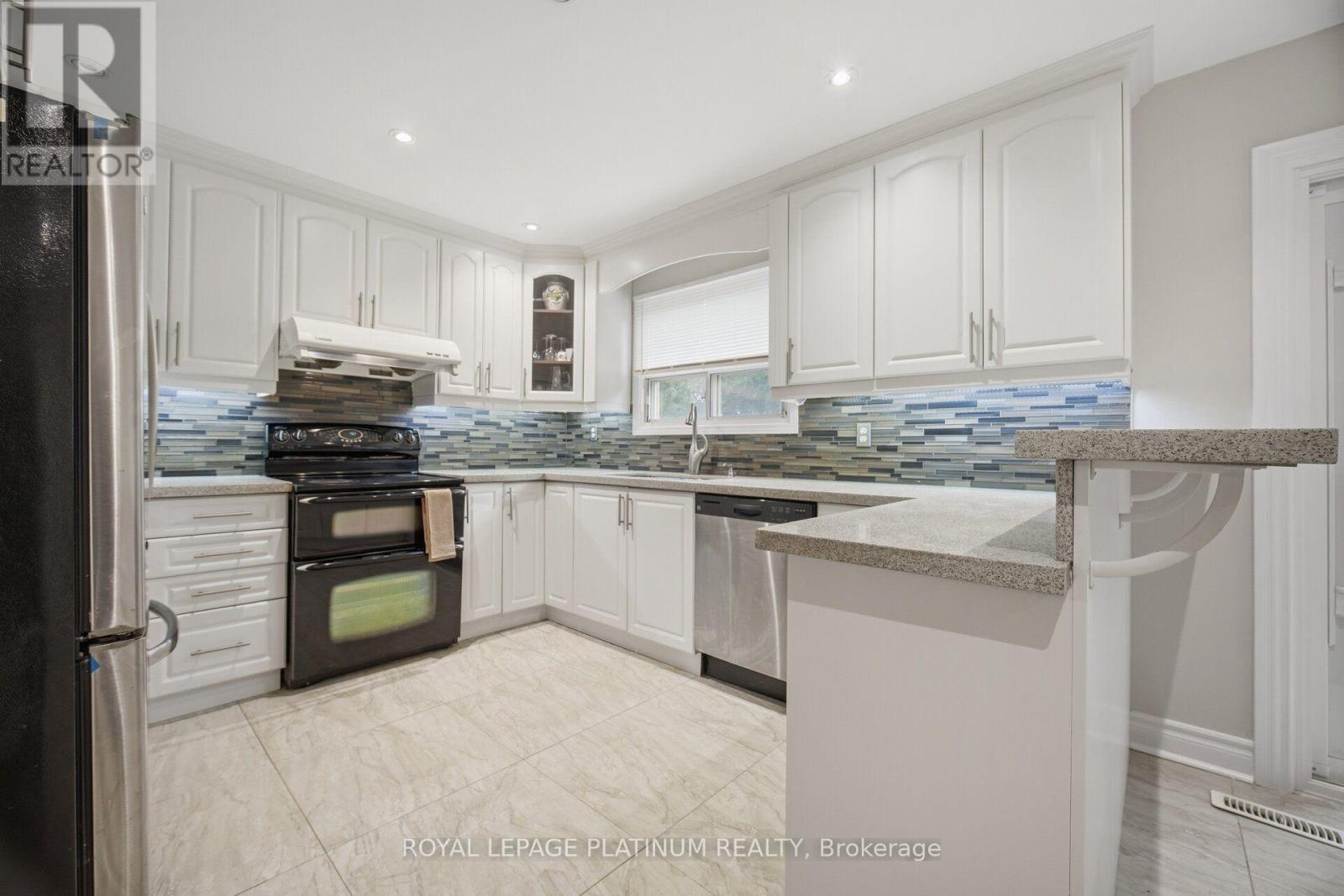 2542 Pollard Drive, Mississauga, Ontario  L5C 3H1 - Photo 16 - W13671352