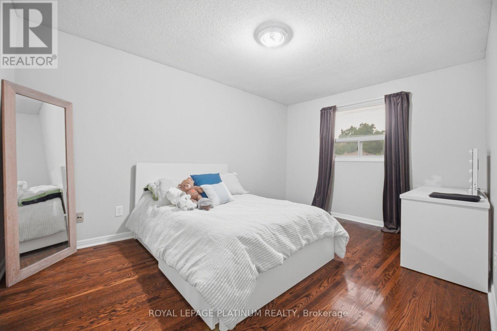 2542 Pollard Drive, Mississauga, Ontario  L5C 3H1 - Photo 23 - W13671352
