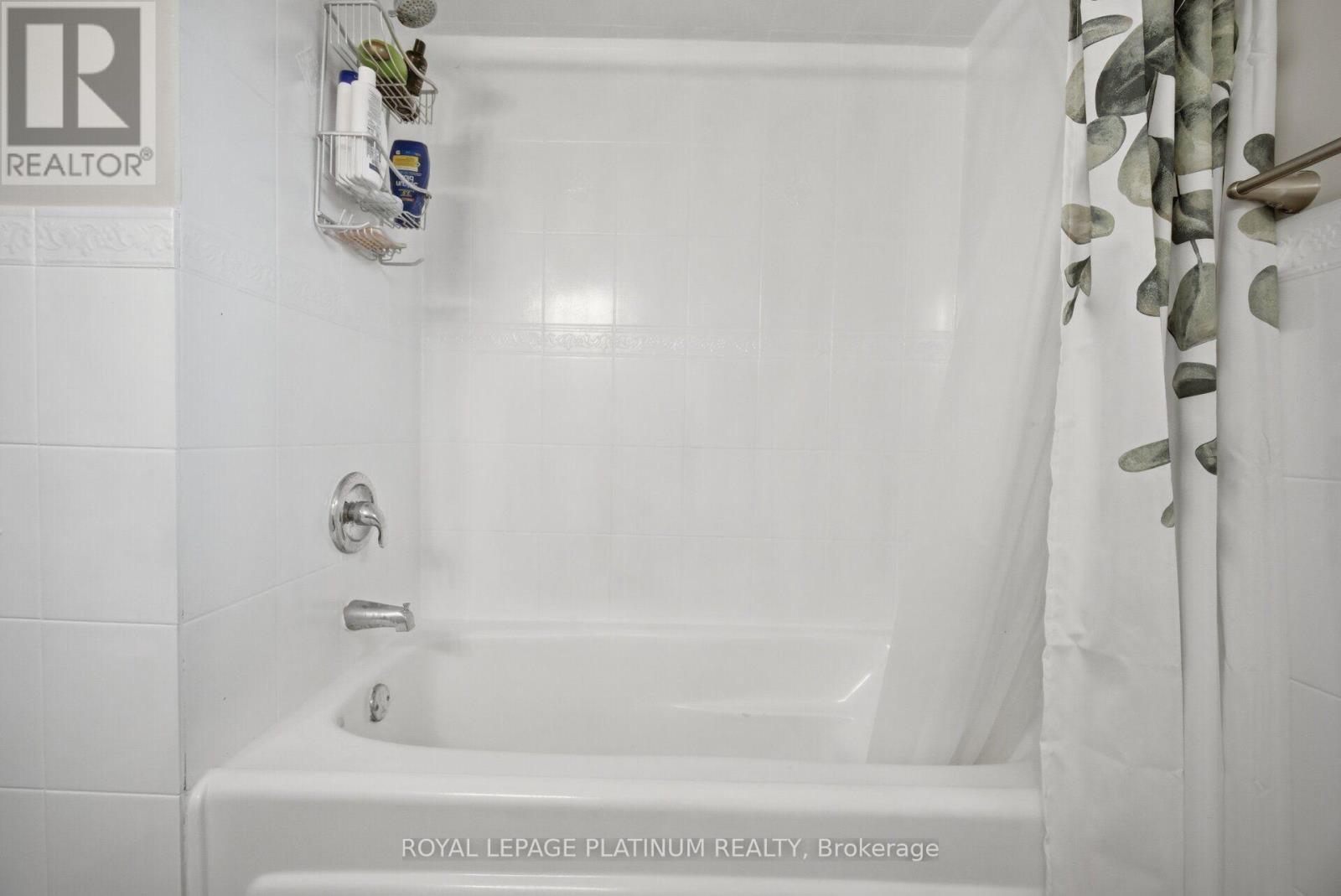 2542 Pollard Drive, Mississauga, Ontario  L5C 3H1 - Photo 27 - W13671352