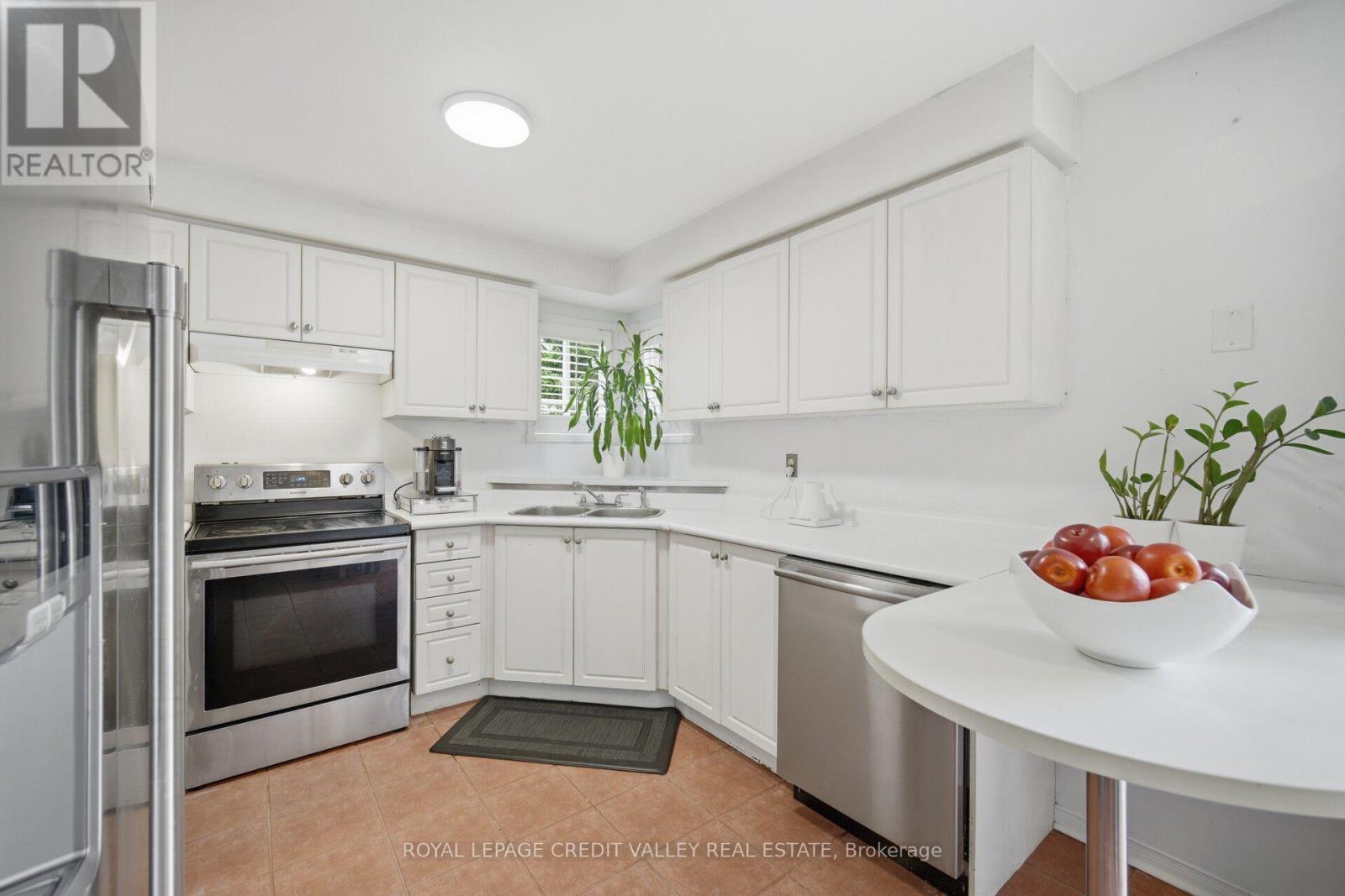 43 Flemington Drive E, Caledon, Ontario  L7C 1B7 - Photo 10 - W13671388