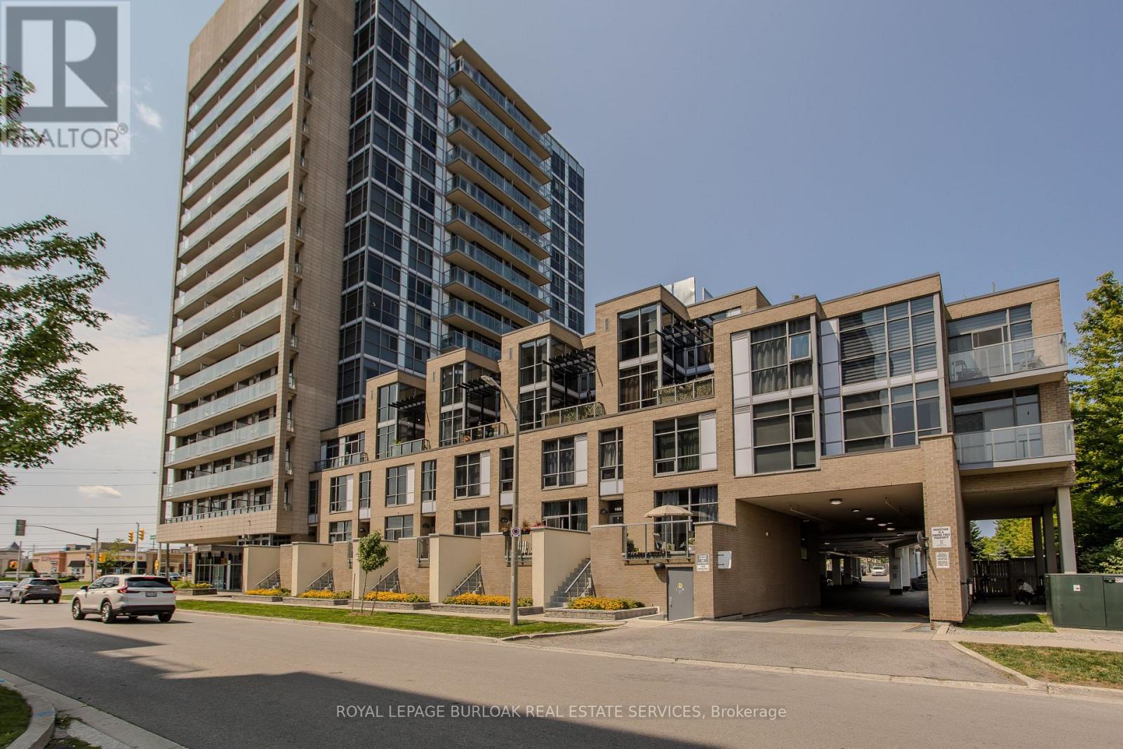 204 - 1940 Ironstone Drive, Burlington, Ontario  L7L 0E4 - Photo 1 - W13671414