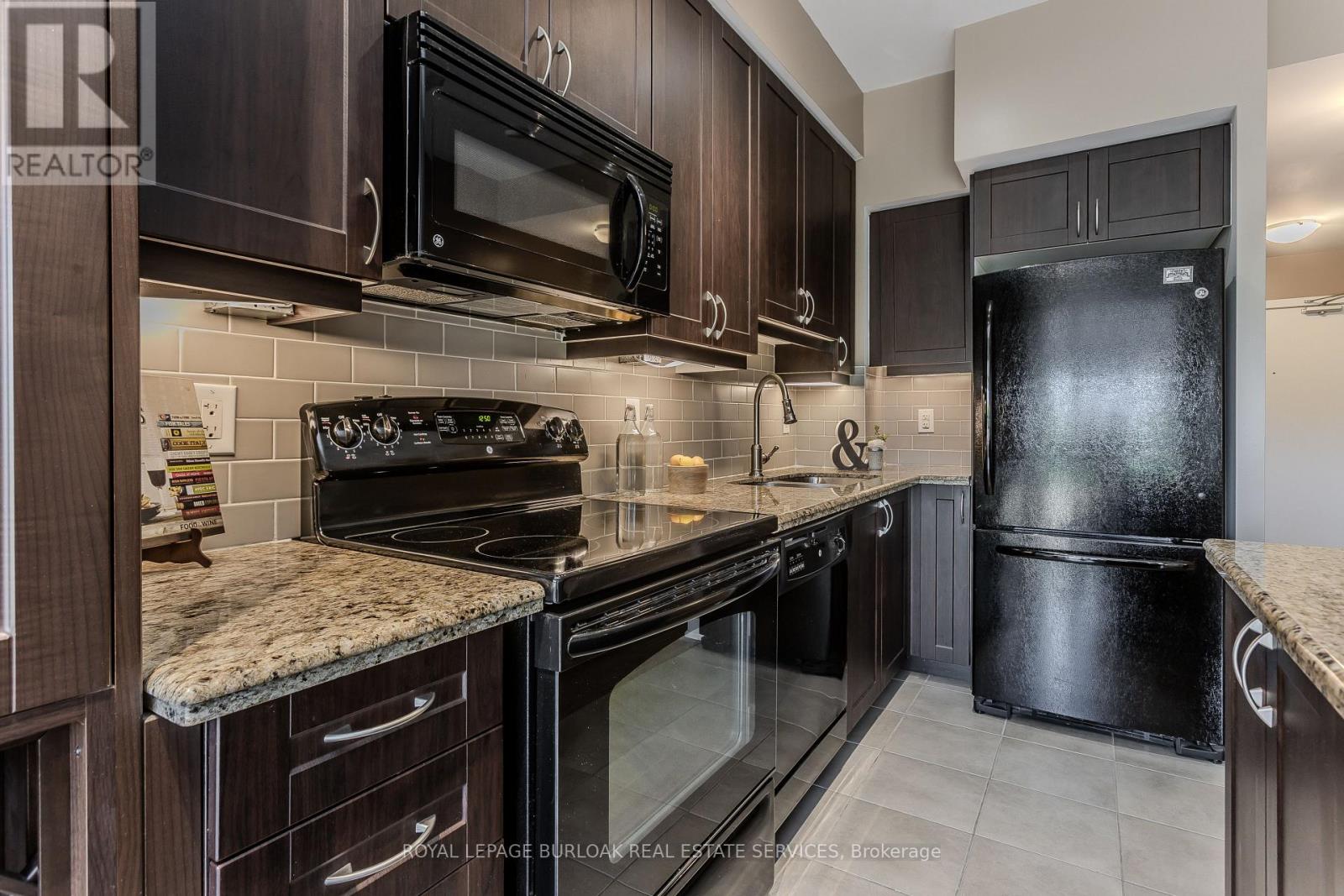 204 - 1940 Ironstone Drive, Burlington, Ontario  L7L 0E4 - Photo 6 - W13671414