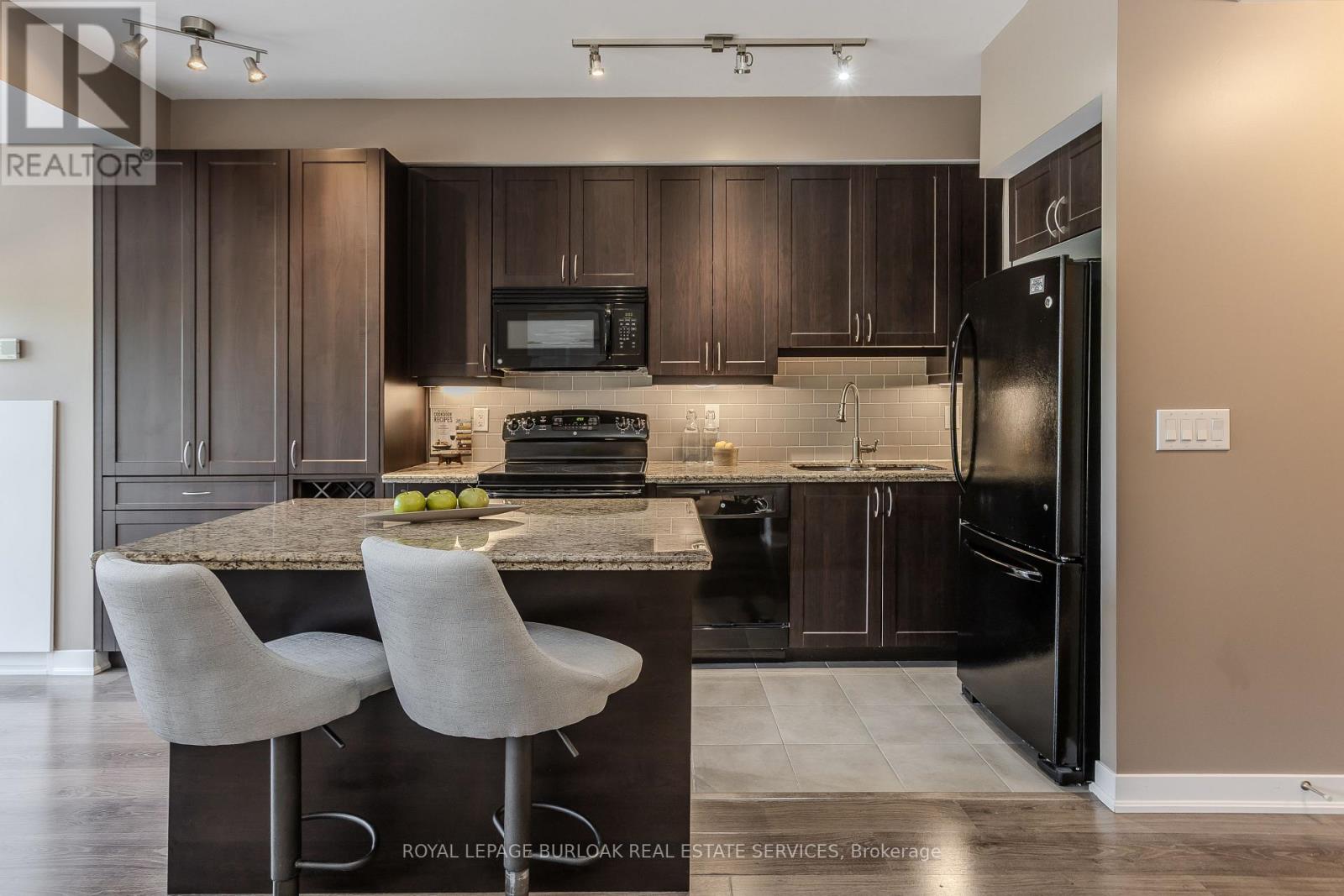 204 - 1940 Ironstone Drive, Burlington, Ontario  L7L 0E4 - Photo 7 - W13671414