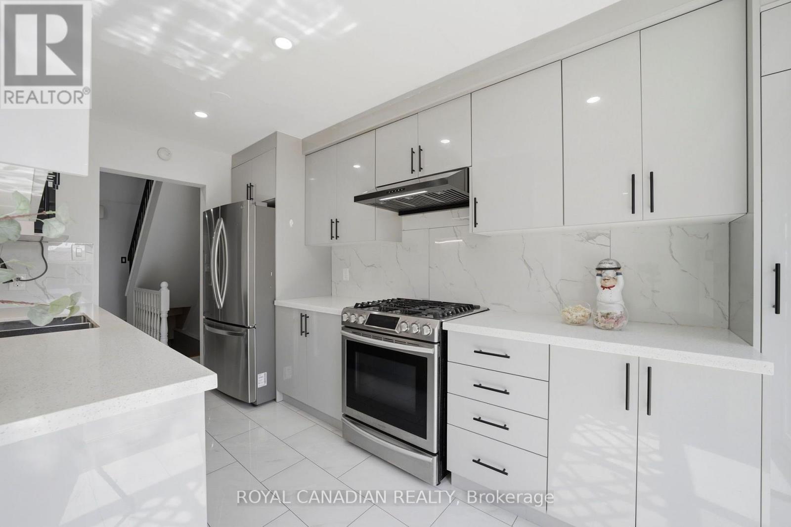 3 Gilmore Drive, Brampton, Ontario  L6V 3K3 - Photo 13 - W13671514