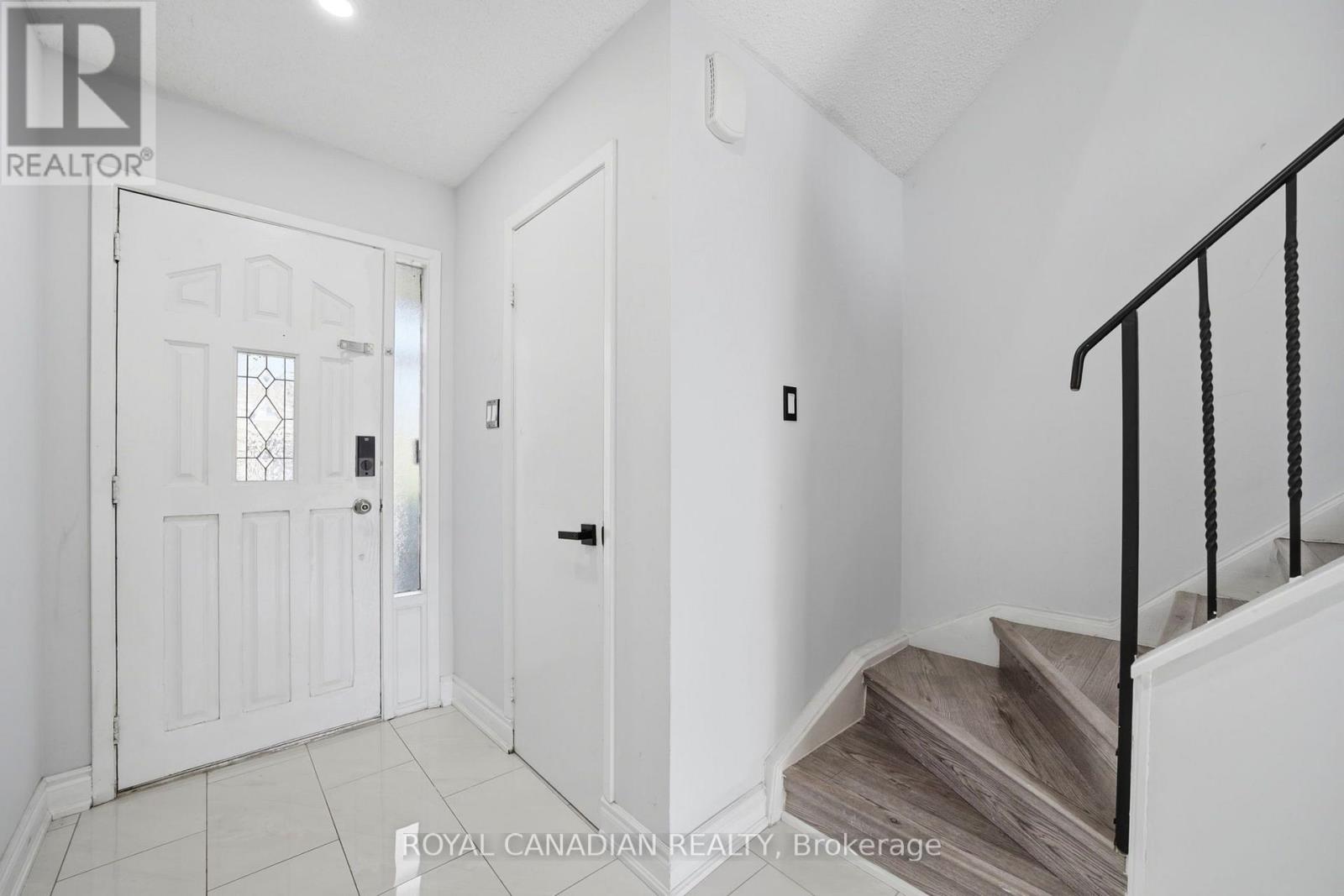 3 Gilmore Drive, Brampton, Ontario  L6V 3K3 - Photo 5 - W13671514