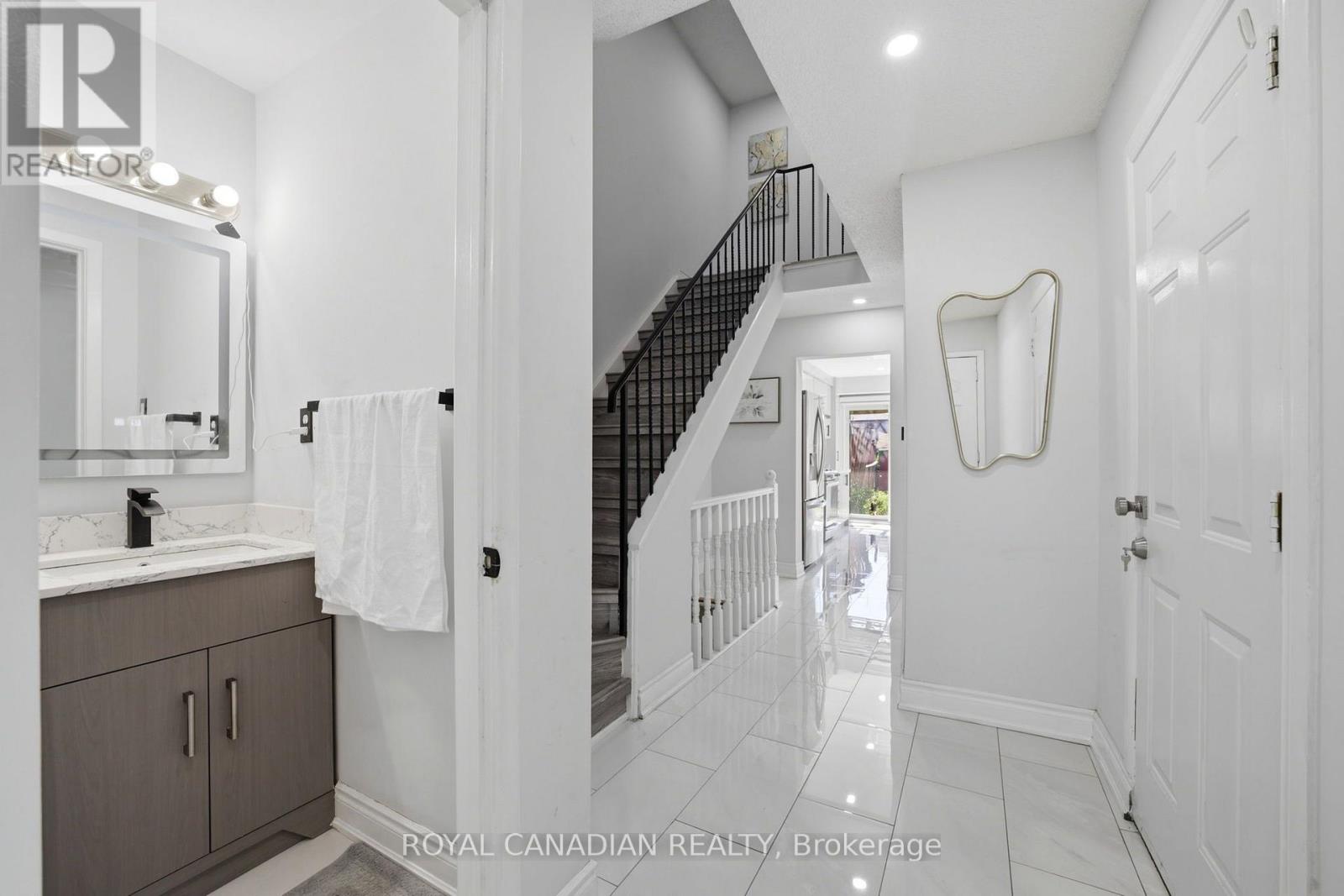 3 Gilmore Drive, Brampton, Ontario  L6V 3K3 - Photo 6 - W13671514