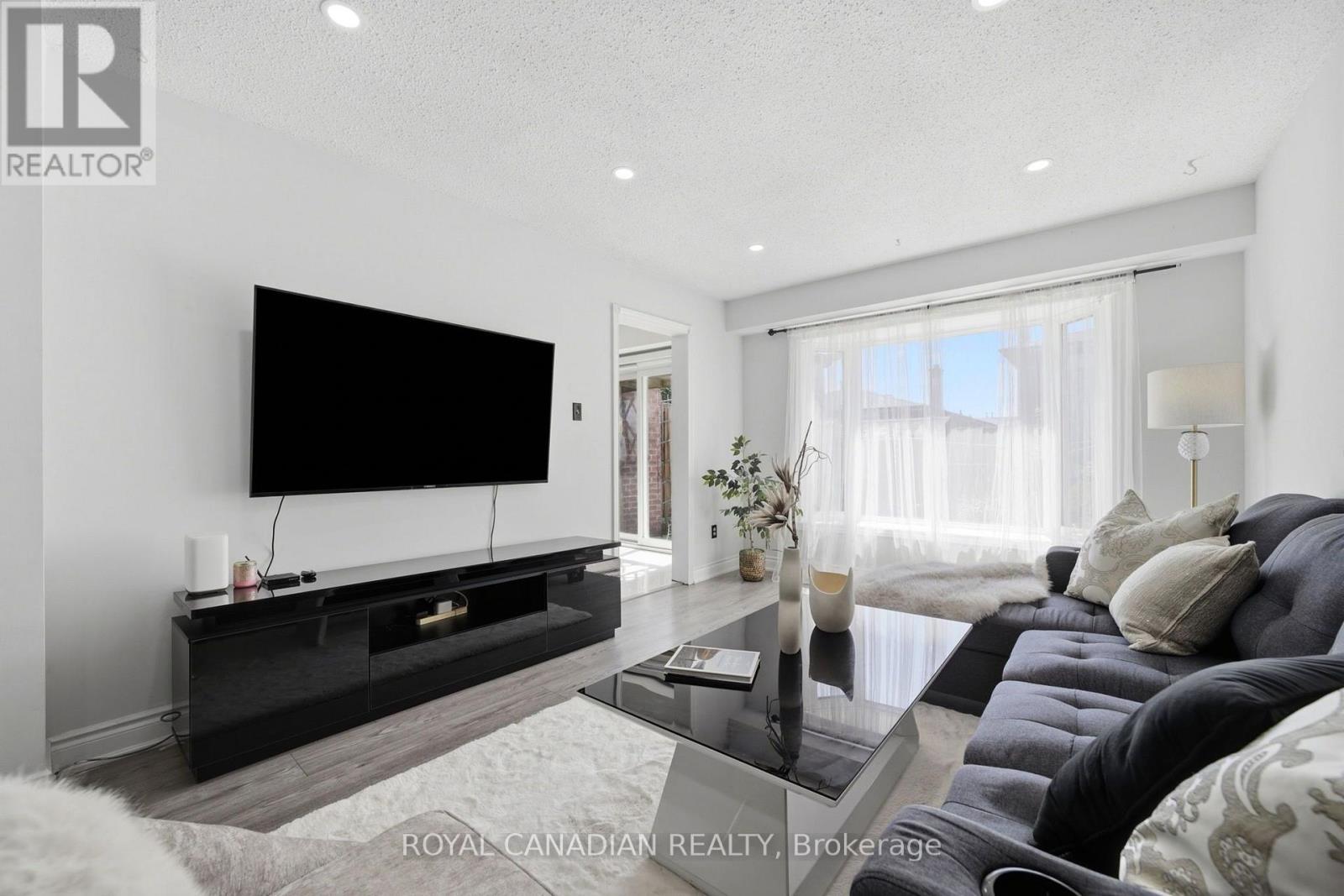 3 Gilmore Drive, Brampton, Ontario  L6V 3K3 - Photo 9 - W13671514