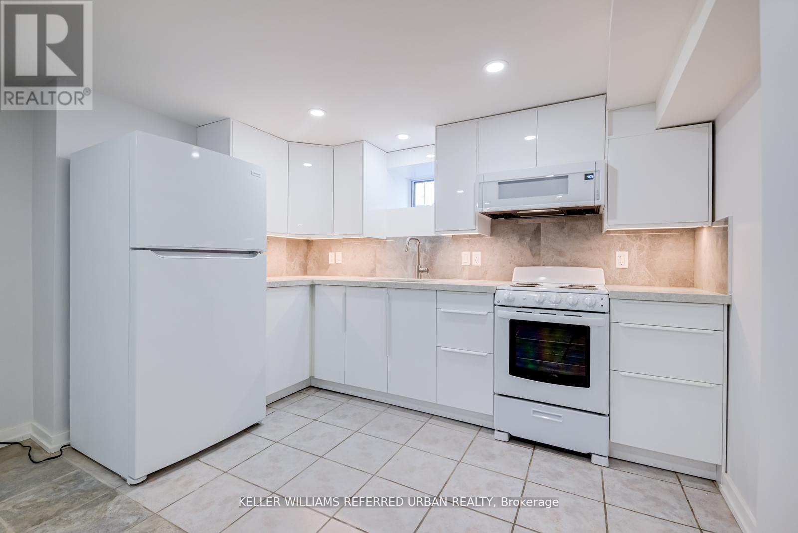 Lower - 2556 Lake Shore Boulevard W, Toronto, Ontario M8V 1G1 - Photo 11 - W13671550