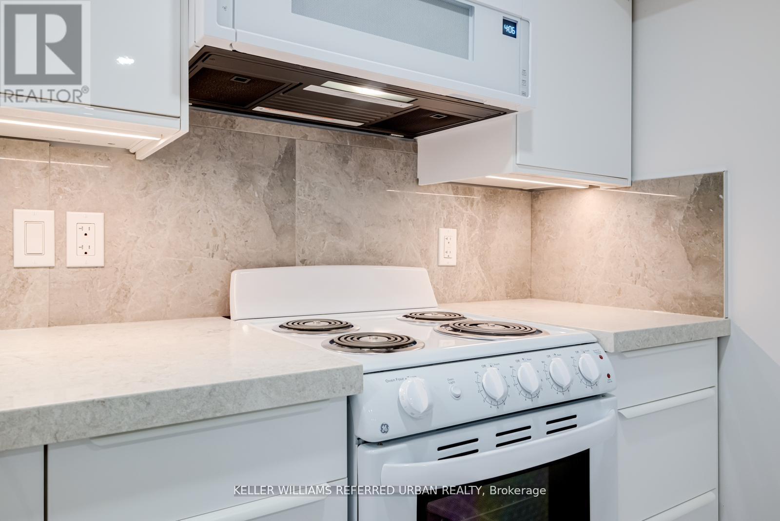 Lower - 2556 Lake Shore Boulevard W, Toronto, Ontario M8V 1G1 - Photo 12 - W13671550