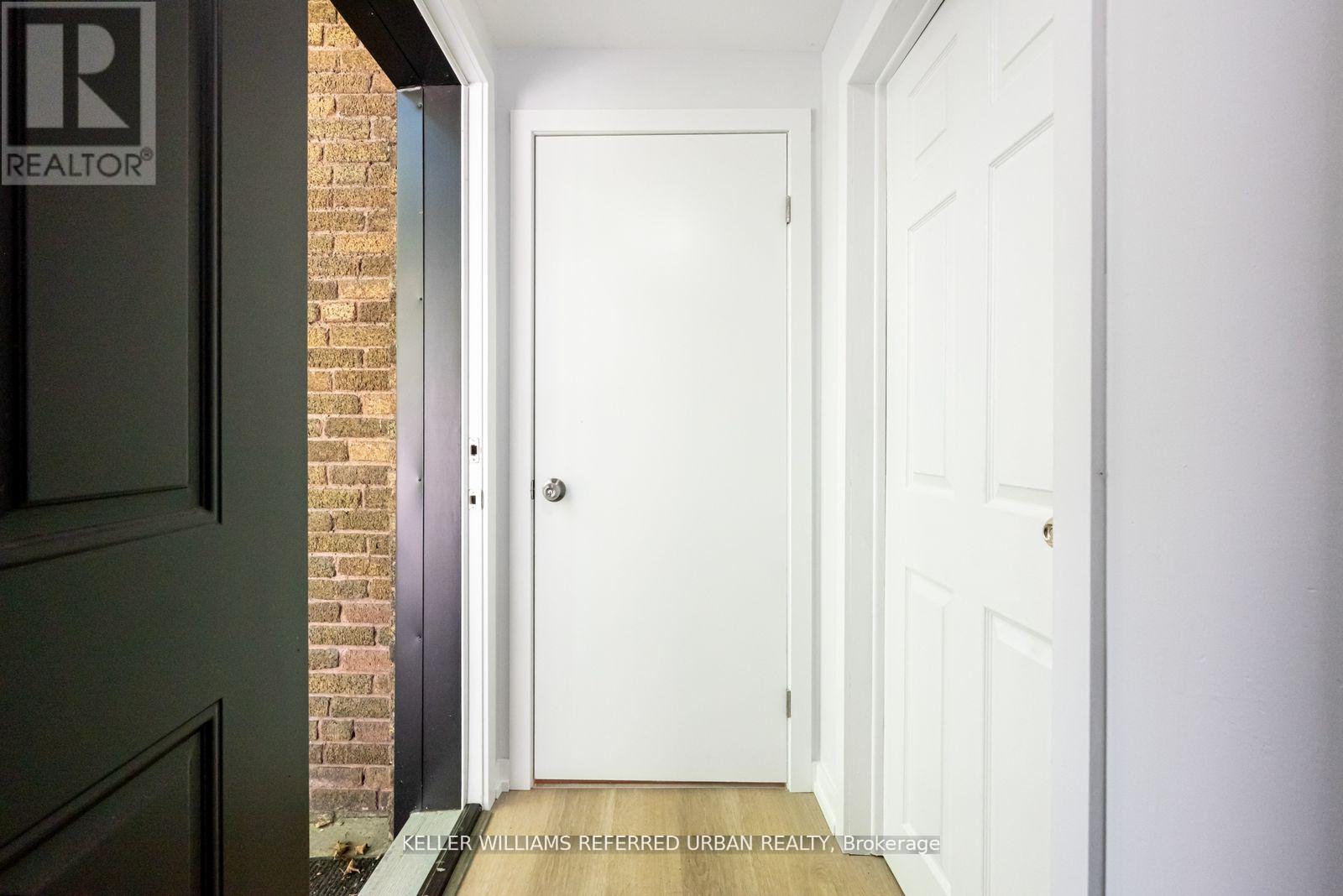 Lower - 2556 Lake Shore Boulevard W, Toronto, Ontario M8V 1G1 - Photo 3 - W13671550