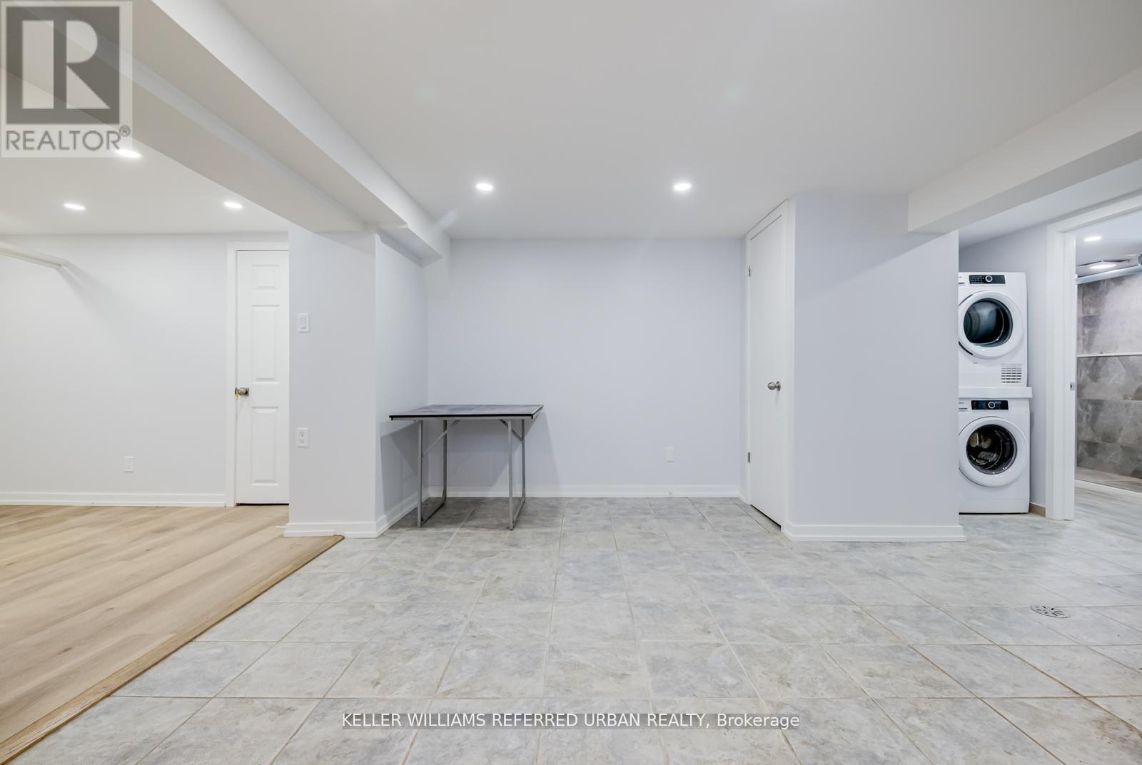 Lower - 2556 Lake Shore Boulevard W, Toronto, Ontario M8V 1G1 - Photo 7 - W13671550
