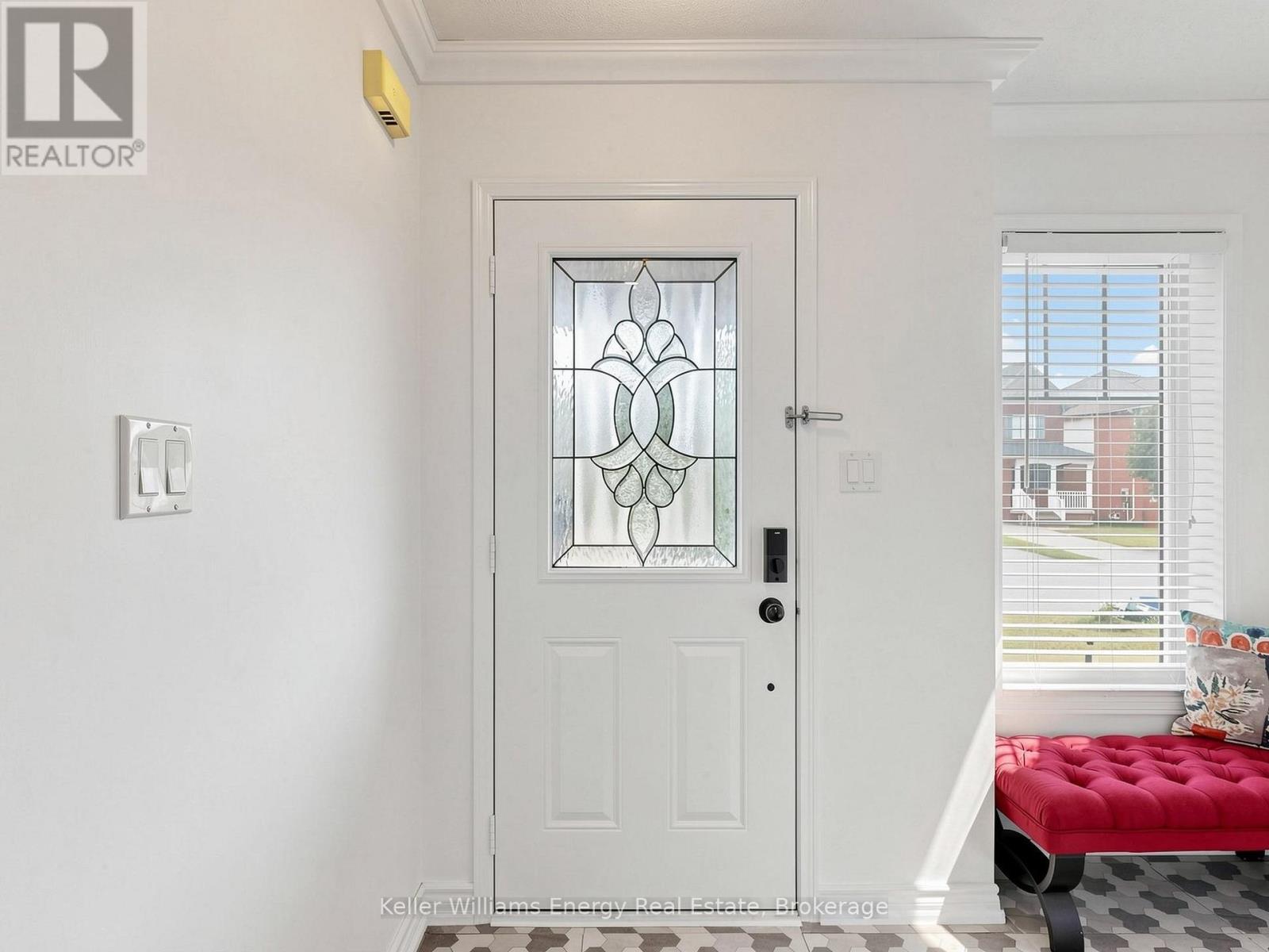 16 Donlevy Crescent, Whitby, Ontario L1R 0B8 - Photo 5 - E13670860