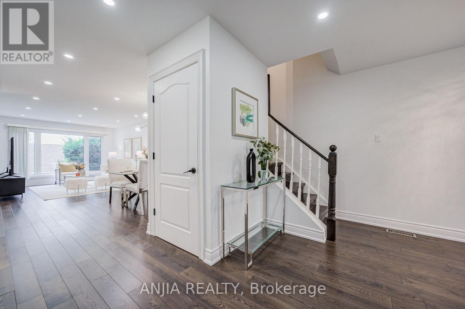 369 Mullen Drive, Vaughan, Ontario L4J 2T8 - Photo 2 - N13671618