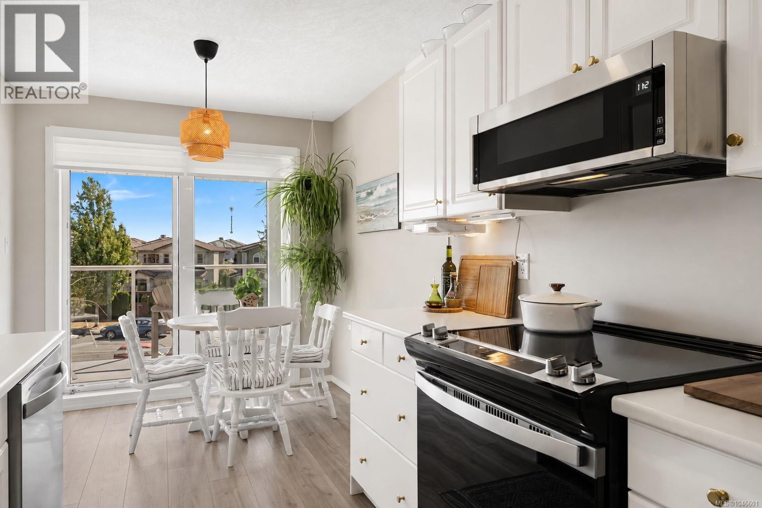 310 9650 First St, Sidney, British Columbia  V8L 3C9 - Photo 4 - 1046601