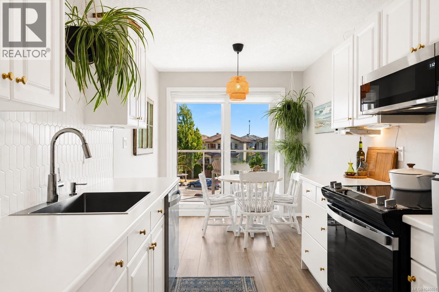 310 9650 First St, Sidney, British Columbia  V8L 3C9 - Photo 5 - 1046601