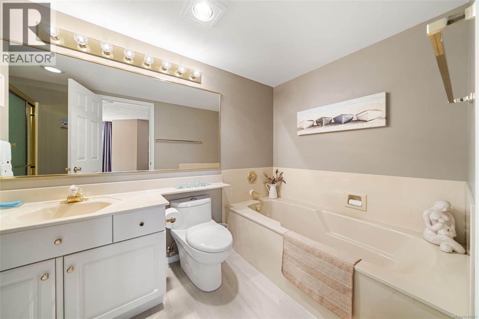 310 9650 First St, Sidney, British Columbia  V8L 3C9 - Photo 19 - 1046601