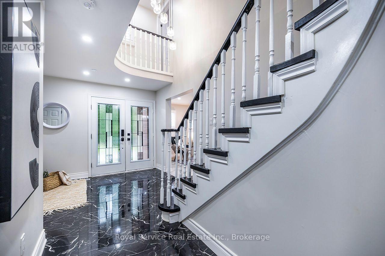 61 Adams Drive, Ajax, Ontario  L1S 5V2 - Photo 4 - E13671620