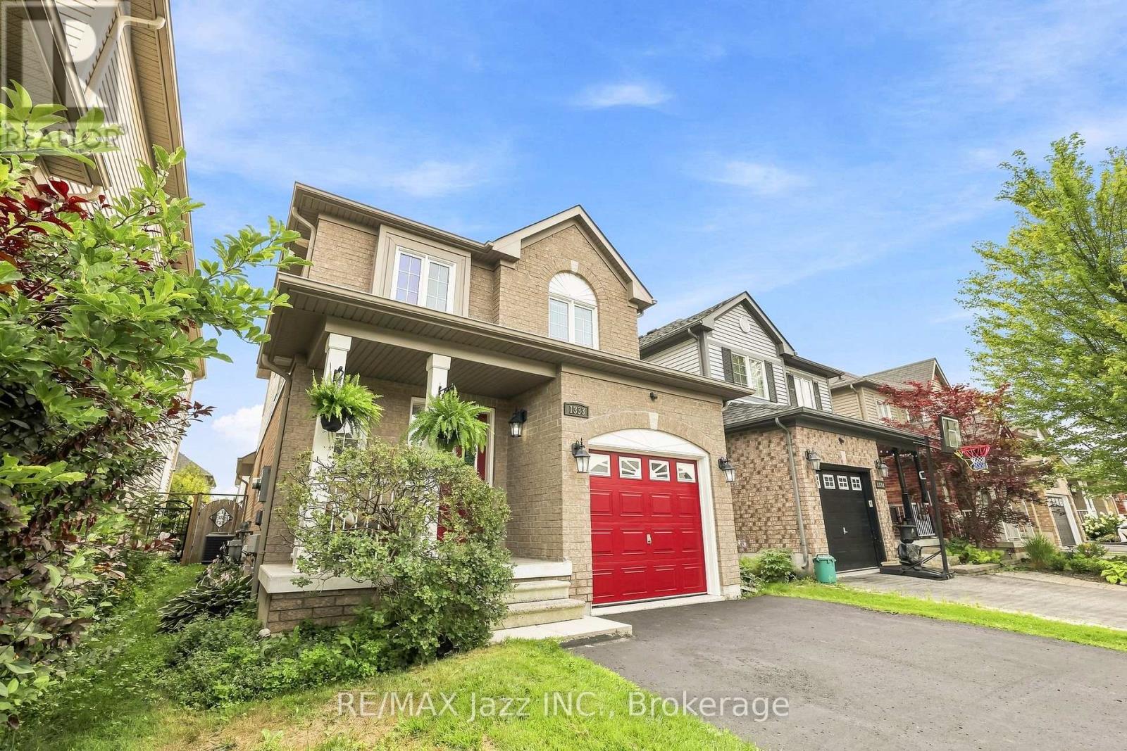 1333 Wadebridge Crescent, Oshawa, Ontario  L1K 3B2 - Photo 2 - E13671720