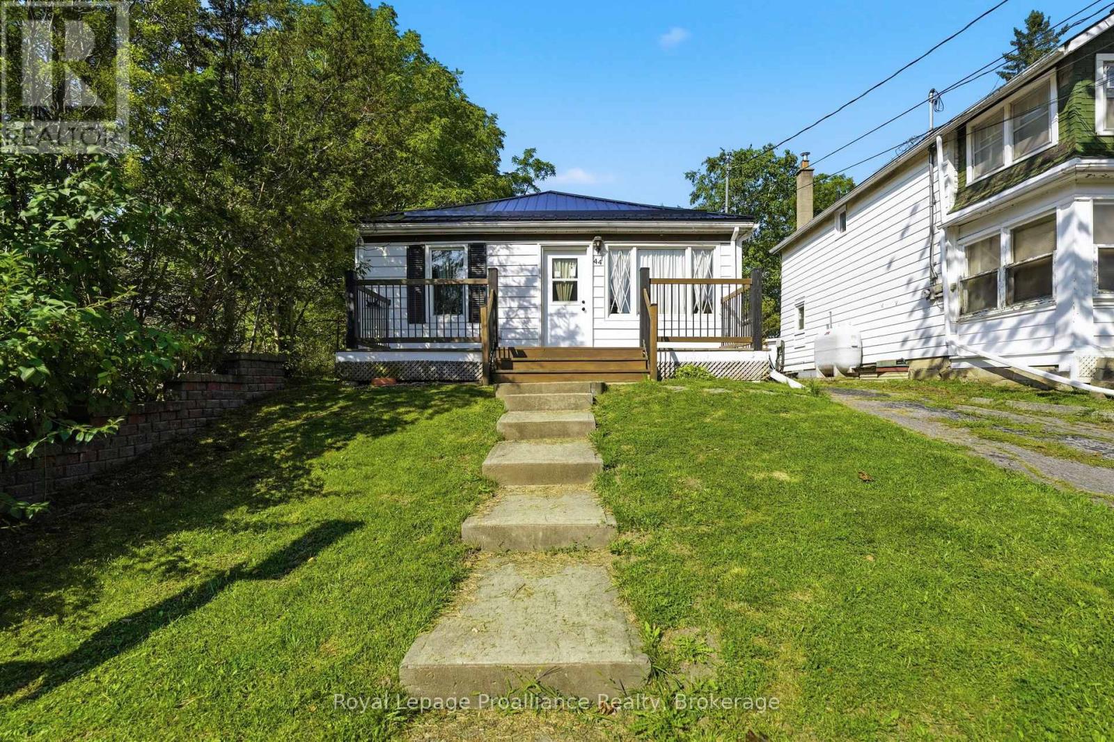 44 Geddes Street, Belleville, Ontario  K8P 2X5 - Photo 2 - X13671682