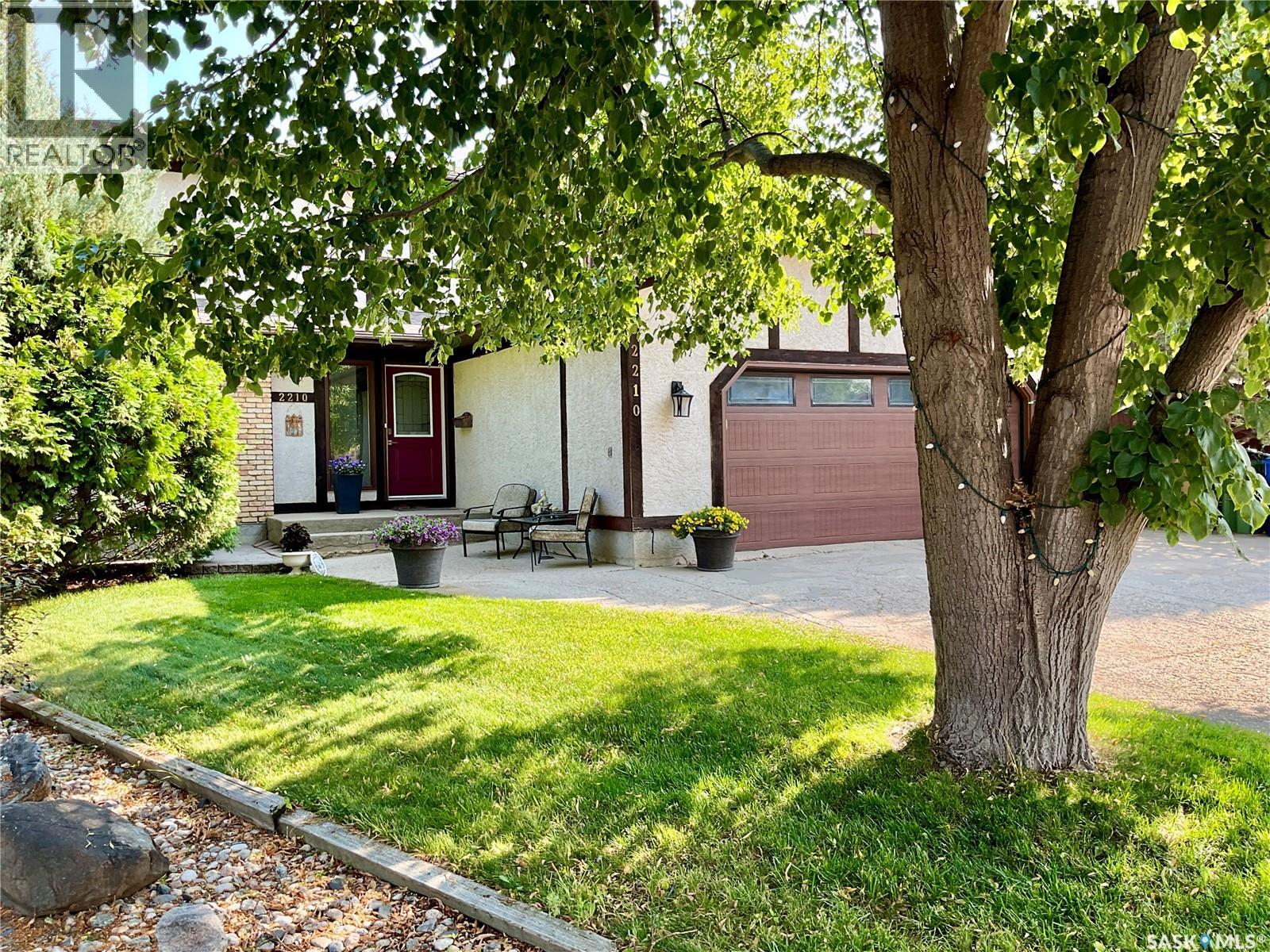 2210 Hanover Crescent E, Regina, Saskatchewan  S4V 0Z6 - Photo 2 - SK045436