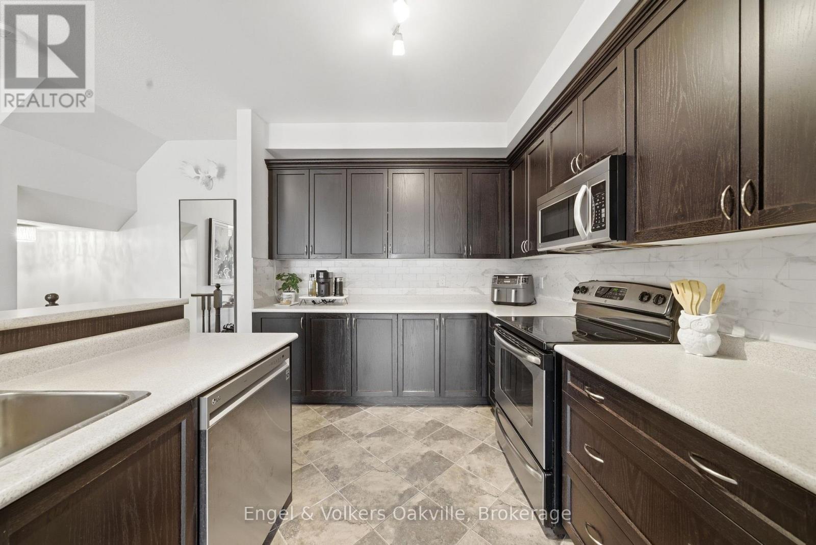 146 Truedell Circle, Hamilton, Ontario  L8B 0T1 - Photo 11 - X13671648