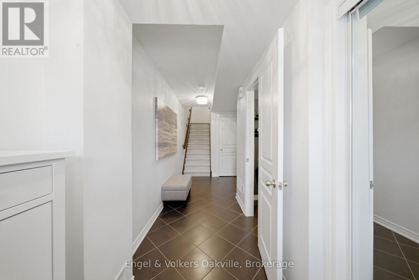 146 Truedell Circle, Hamilton, Ontario  L8B 0T1 - Photo 4 - X13671648