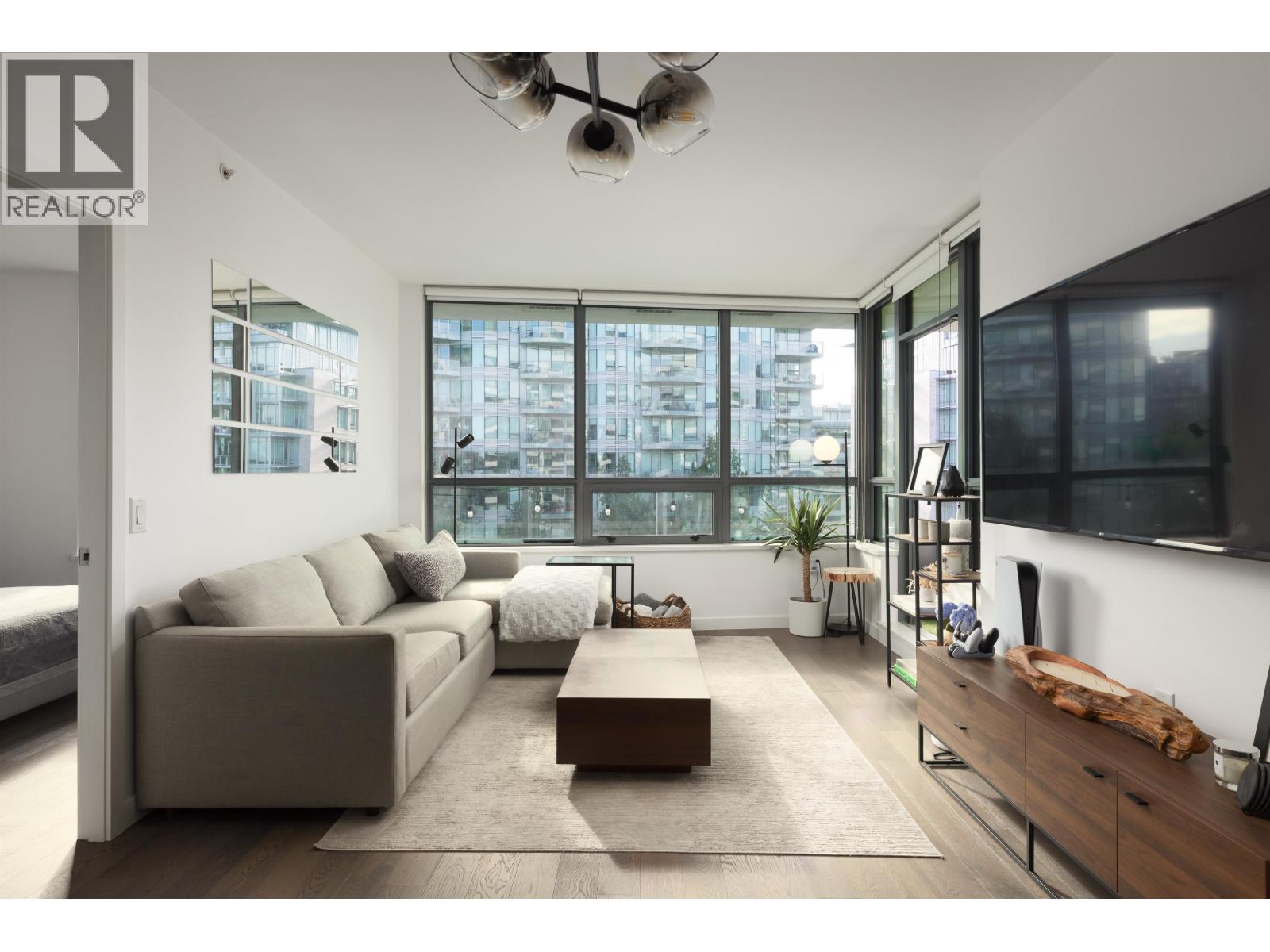 605 1688 Pullman Porter Street, Vancouver, British Columbia  V6A 0H4 - Photo 2 - R3155467
