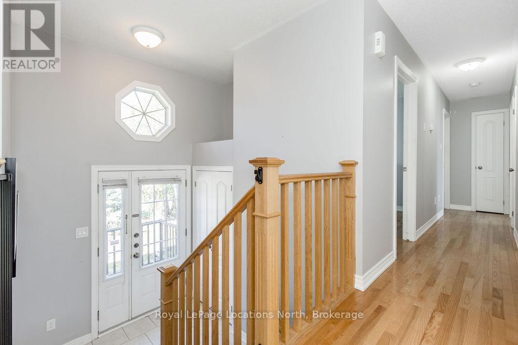 45 William Avenue, Wasaga Beach, Ontario  L9Z 2X3 - Photo 4 - S13671778