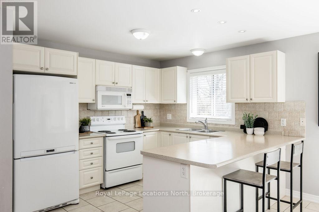 45 William Avenue, Wasaga Beach, Ontario  L9Z 2X3 - Photo 6 - S13671778