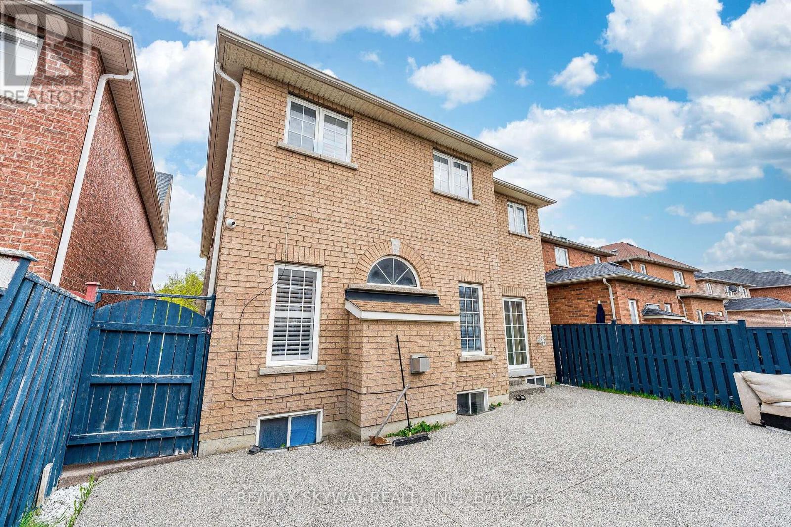 18 Long Meadow Road, Brampton, Ontario  L6P 2A2 - Photo 40 - W13644366