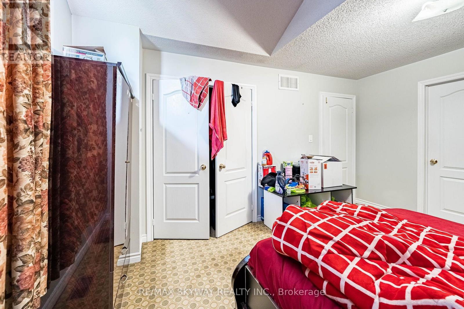 18 Long Meadow Road, Brampton, Ontario  L6P 2A2 - Photo 23 - W13644366