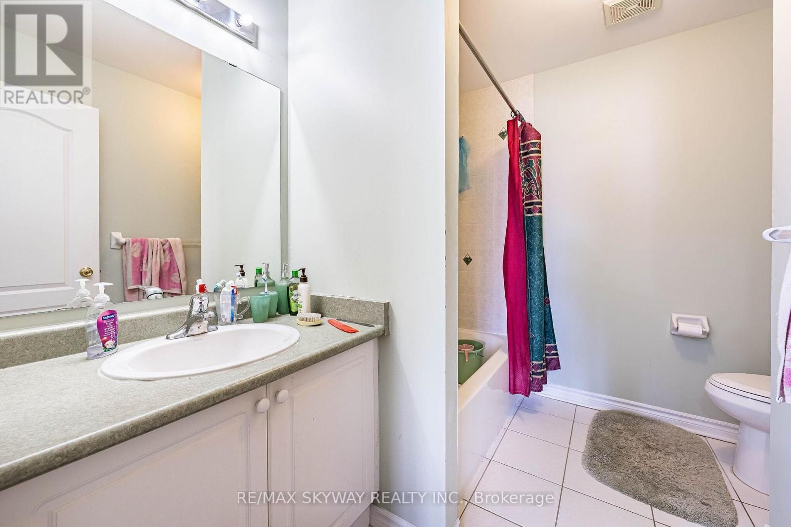 18 Long Meadow Road, Brampton, Ontario  L6P 2A2 - Photo 21 - W13644366