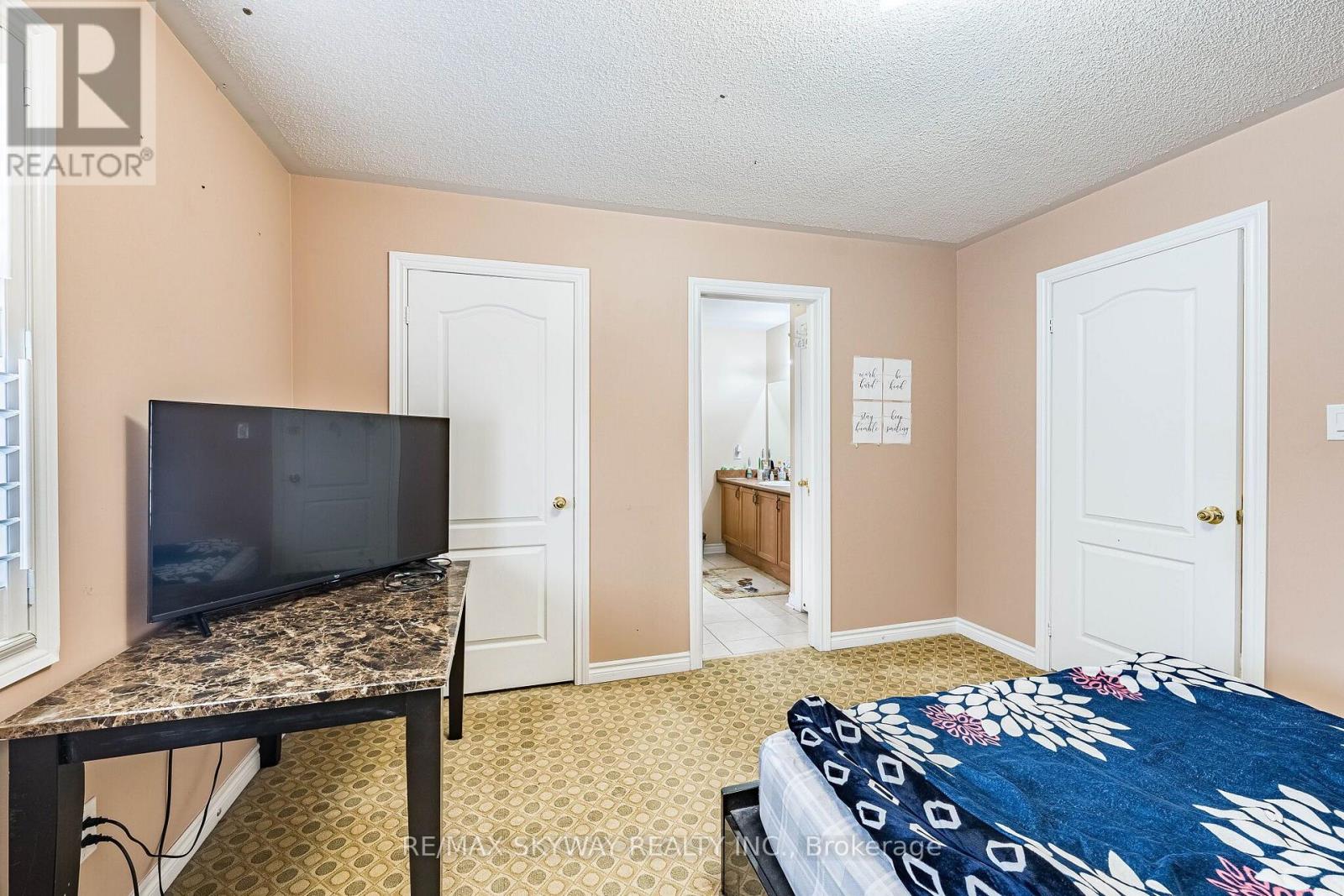 18 Long Meadow Road, Brampton, Ontario  L6P 2A2 - Photo 25 - W13644366