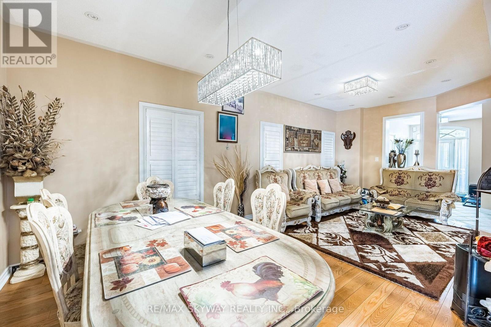 18 Long Meadow Road, Brampton, Ontario  L6P 2A2 - Photo 9 - W13644366