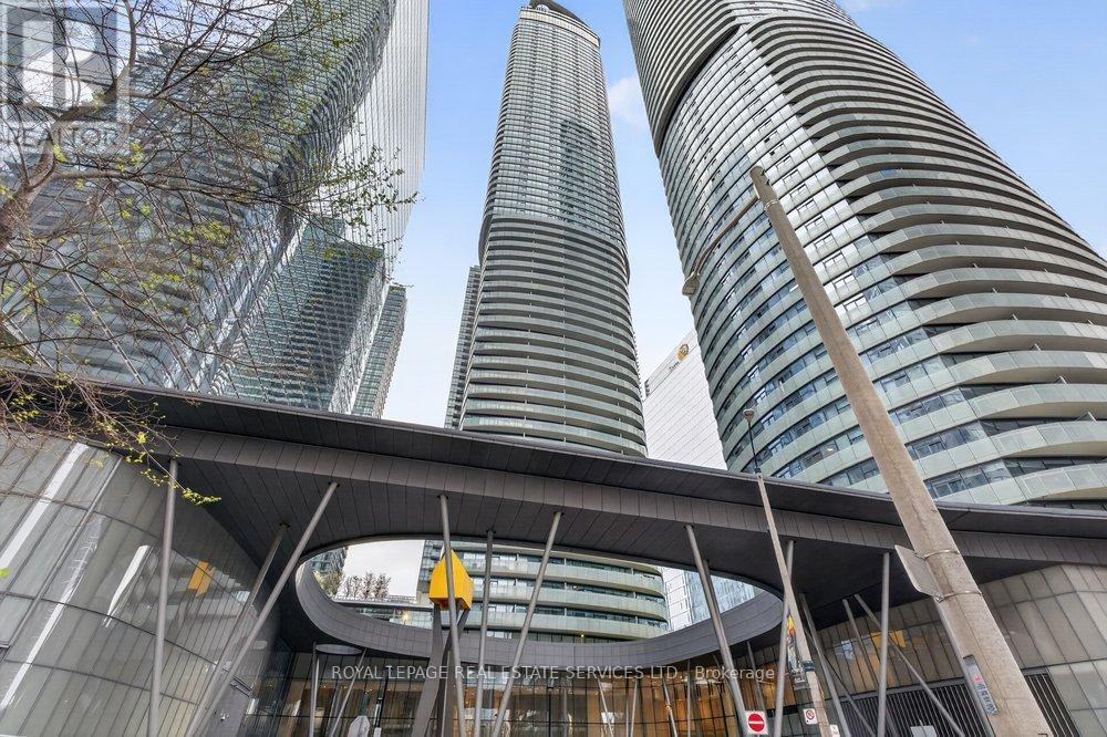 1804 - 14 York Street, Toronto, Ontario M5J 0B1 - Photo 2 - C13671638