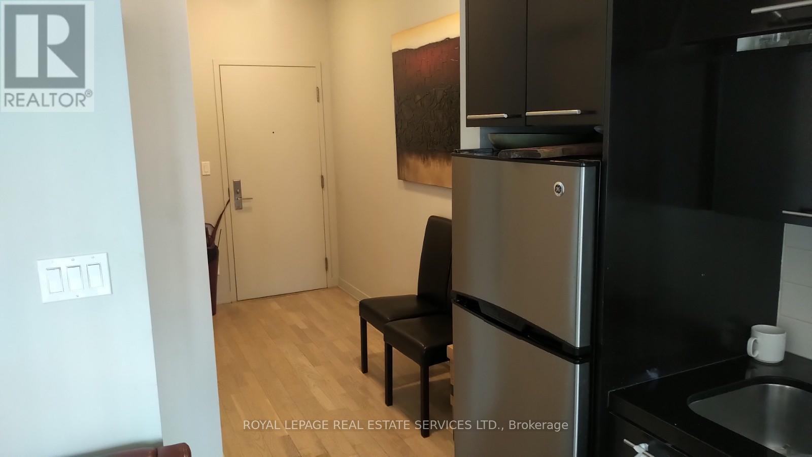 1609 - 126 Simcoe Street, Toronto, Ontario M5H 4E6 - Photo 4 - C13671730