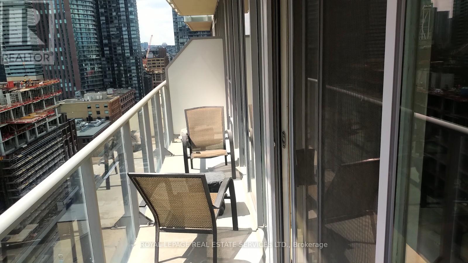1609 - 126 Simcoe Street, Toronto, Ontario M5H 4E6 - Photo 8 - C13671730