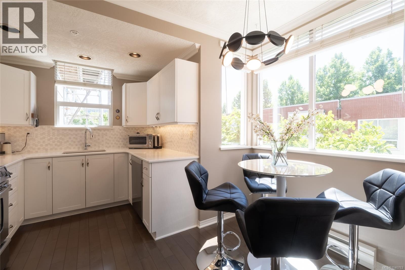 201 380 Waterfront Cres, Victoria, British Columbia  V8T 5K3 - Photo 14 - 1046763