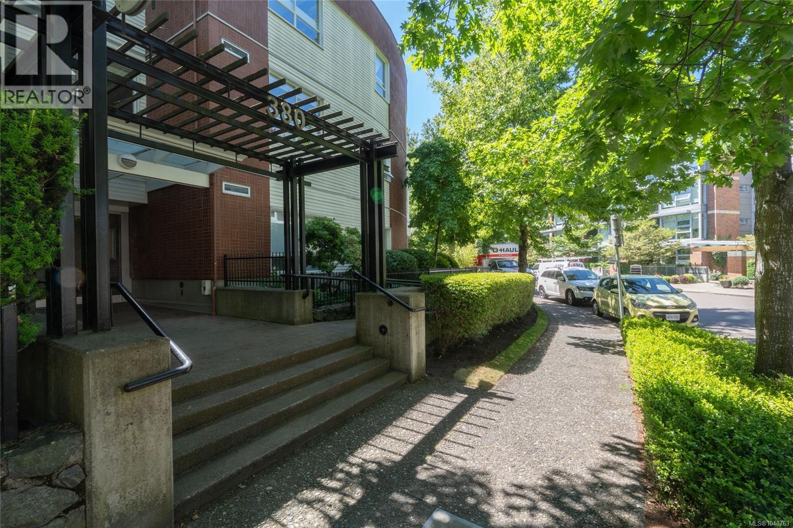 201 380 Waterfront Cres, Victoria, British Columbia  V8T 5K3 - Photo 2 - 1046763