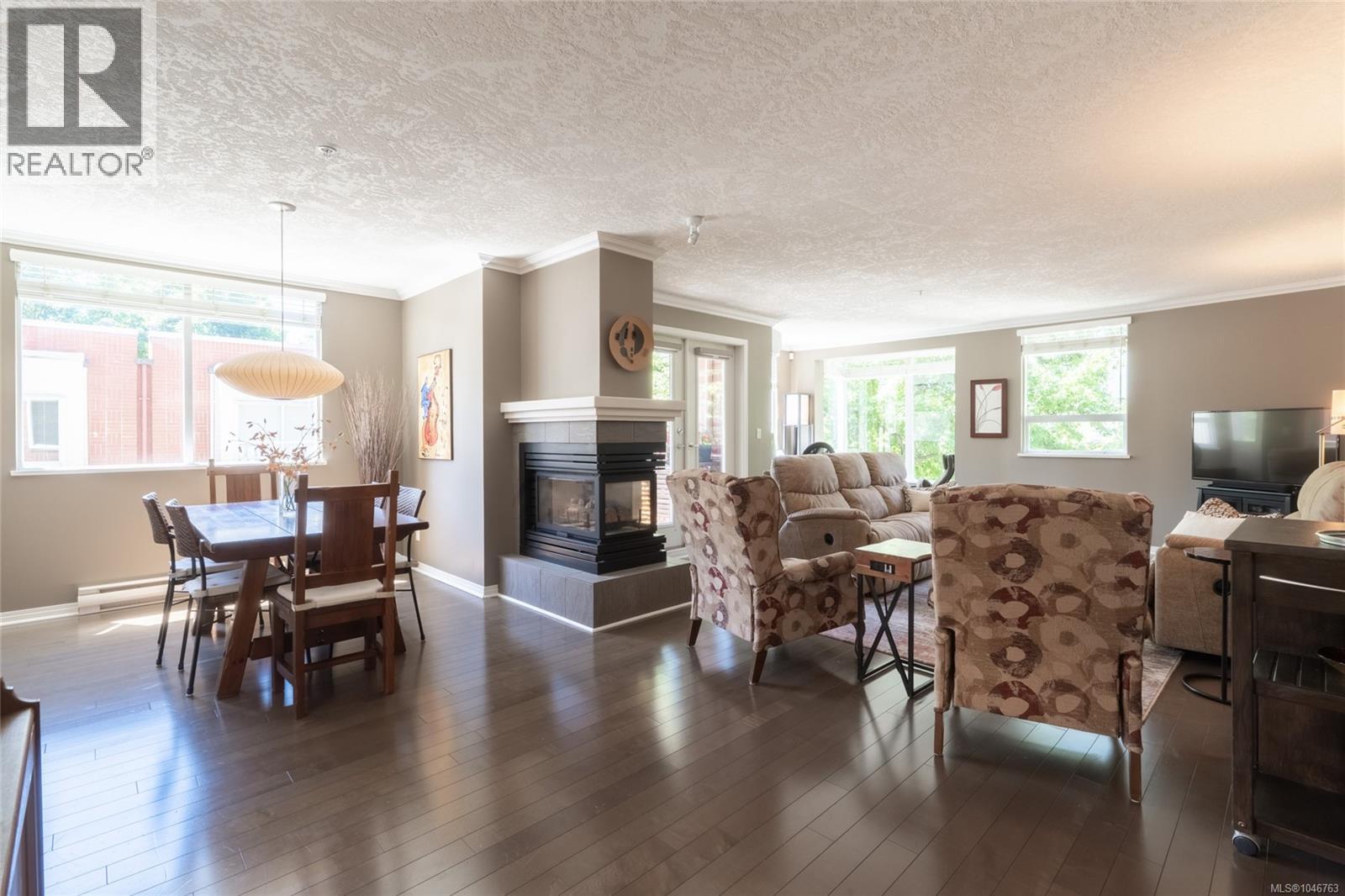 201 380 Waterfront Cres, Victoria, British Columbia  V8T 5K3 - Photo 4 - 1046763