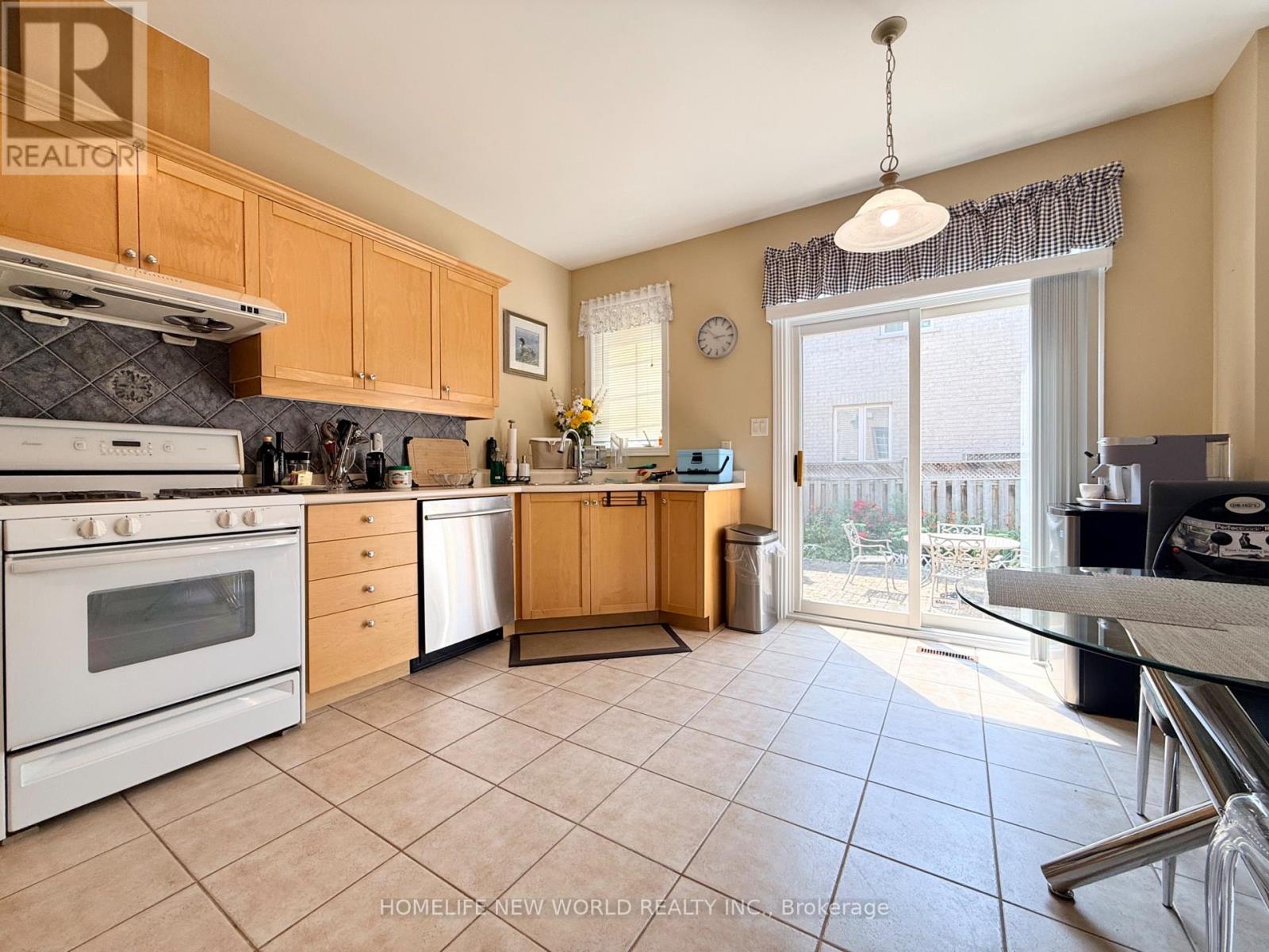 63 Southbrook Crescent, Markham, Ontario L6C 2H3 - Photo 18 - N13669188