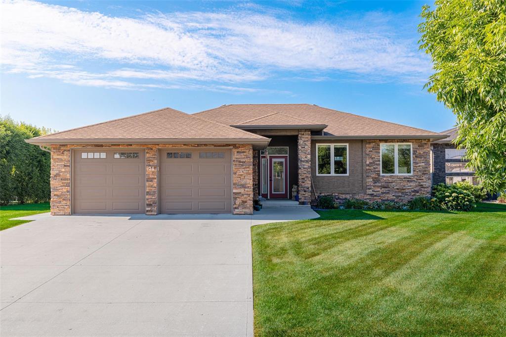 24 Carillon Way, Steinbach, Manitoba R5G 0W9 - Photo 0 - 202620335