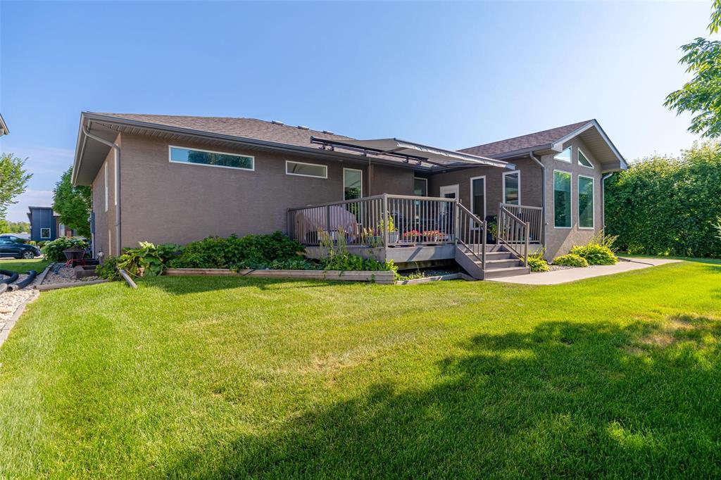 24 Carillon Way, Steinbach, Manitoba R5G 0W9 - Photo 40 - 202620335