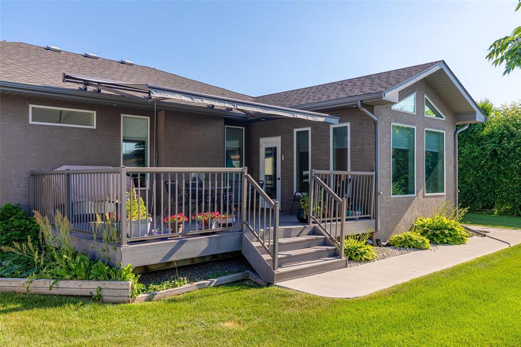 24 Carillon Way, Steinbach, Manitoba R5G 0W9 - Photo 41 - 202620335